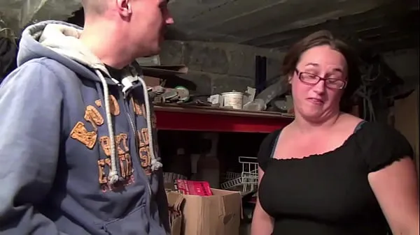 Big HOLLYBOULE - Florence a bbw does a gang bang with amateurs in a cellar top Clips