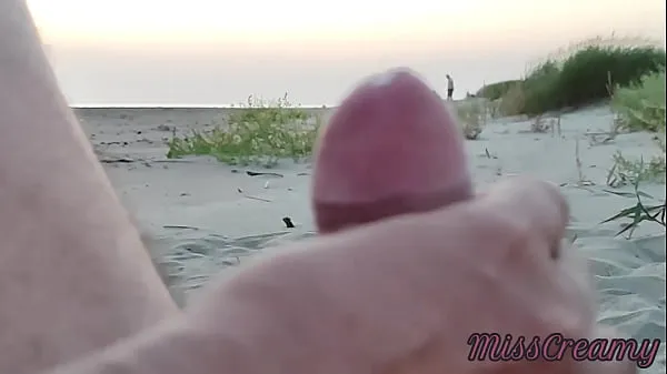 French teacher amateur handjob on public beach with cumshot Extreme sex in front of strangers - MissCreamy Clip hàng đầu lớn