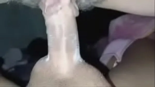 Licking a beautiful girl's pussy and then using his cock to fuck her clit until he cums in her wet clit. Seeing it makes the cock feel so good. Playing with the hard cock doesn't stop her from sucking the cock, sucking the dick very well, cummin Klip teratas Besar