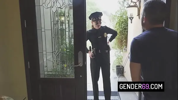 Duże Hot shemale police officer Natalie Mars gets barebacked by a offender najlepsze klipy