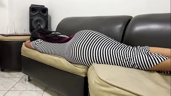 Beautiful Stepdaughter Tempts her Stepfather in a Very Tight and Sexy Dress and with a Huge Irresistible Ass Clip hàng đầu lớn