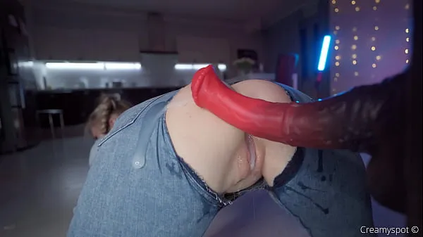 Big Ass Teen in Ripped Jeans Gets Multiply Loads from Northosaur Dildo Klip teratas besar