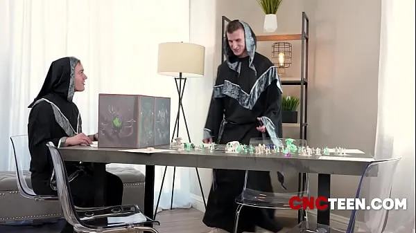 Store DND Cosplay Anal Freeuse Playing A Board Game beste klipp