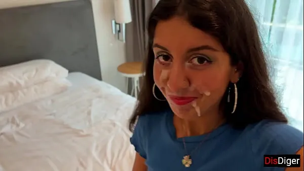 Grandi Step sister lost the game and had to go outside with cum on her face - Cumwalkclip principali