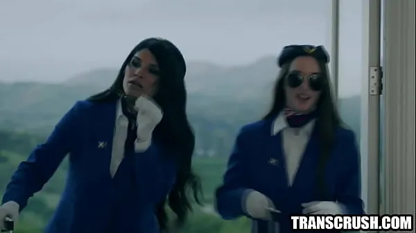 Büyük Trans flight attendat fucking lesbian coworker during layover en iyi Klipler