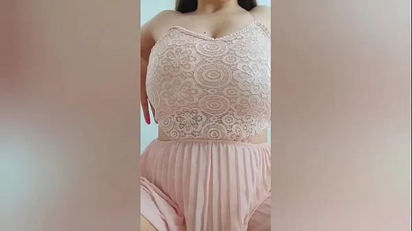 Store Young cutie in pink dress playing with her big tits in front of the camera - DepravedMinx beste klipp