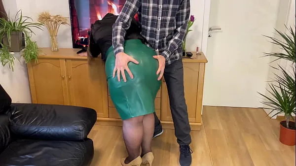 Big Stepson-in-law persuades mother-in-law to take off pantyhose and masturbate top Clips