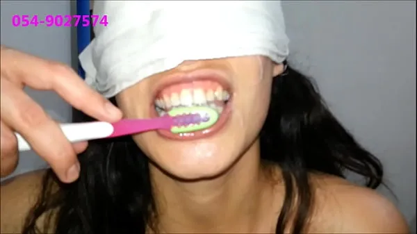 Veliki Sharon From Tel-Aviv Brushes Her Teeth With Cum najboljši posnetki