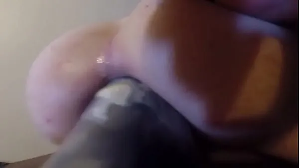Store girlfriend inserting huge anal dildo topklip