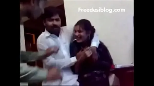 Büyük Pakistani Desi girl and boy enjoy in hostel room en iyi Klipler
