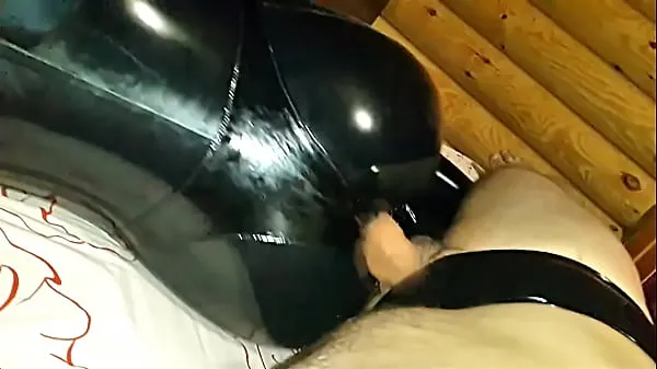 Stora Me fucking my wife's big ass in black latex catsuit at home toppklipp